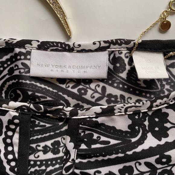 NEW YORK AND COMPANY Short sleeve, crew-neck, dress, gown, slip - Picture 5 of 5